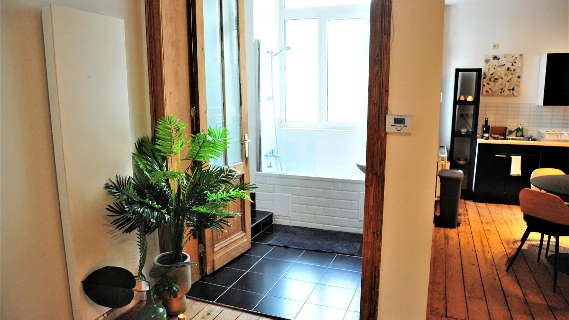 The Oasis Apartment, 2 Bedrooms Antwerp South Belgium